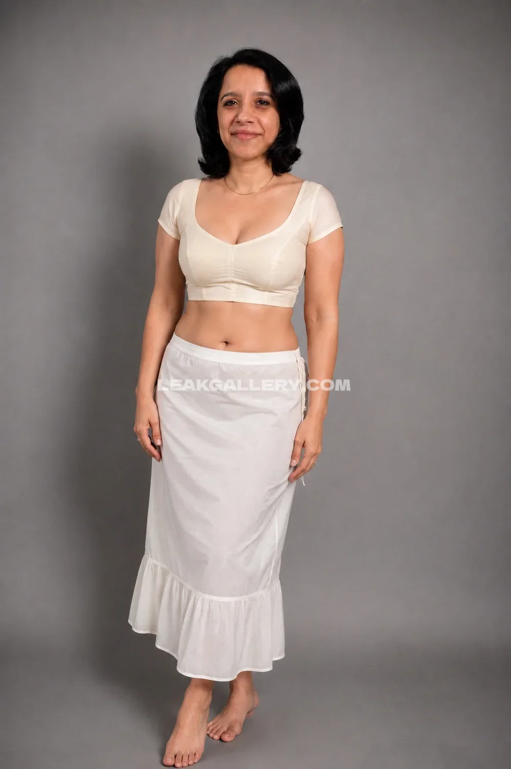 Indian_diva White Crop Top And Skirt OnlyFans Photo Leaked