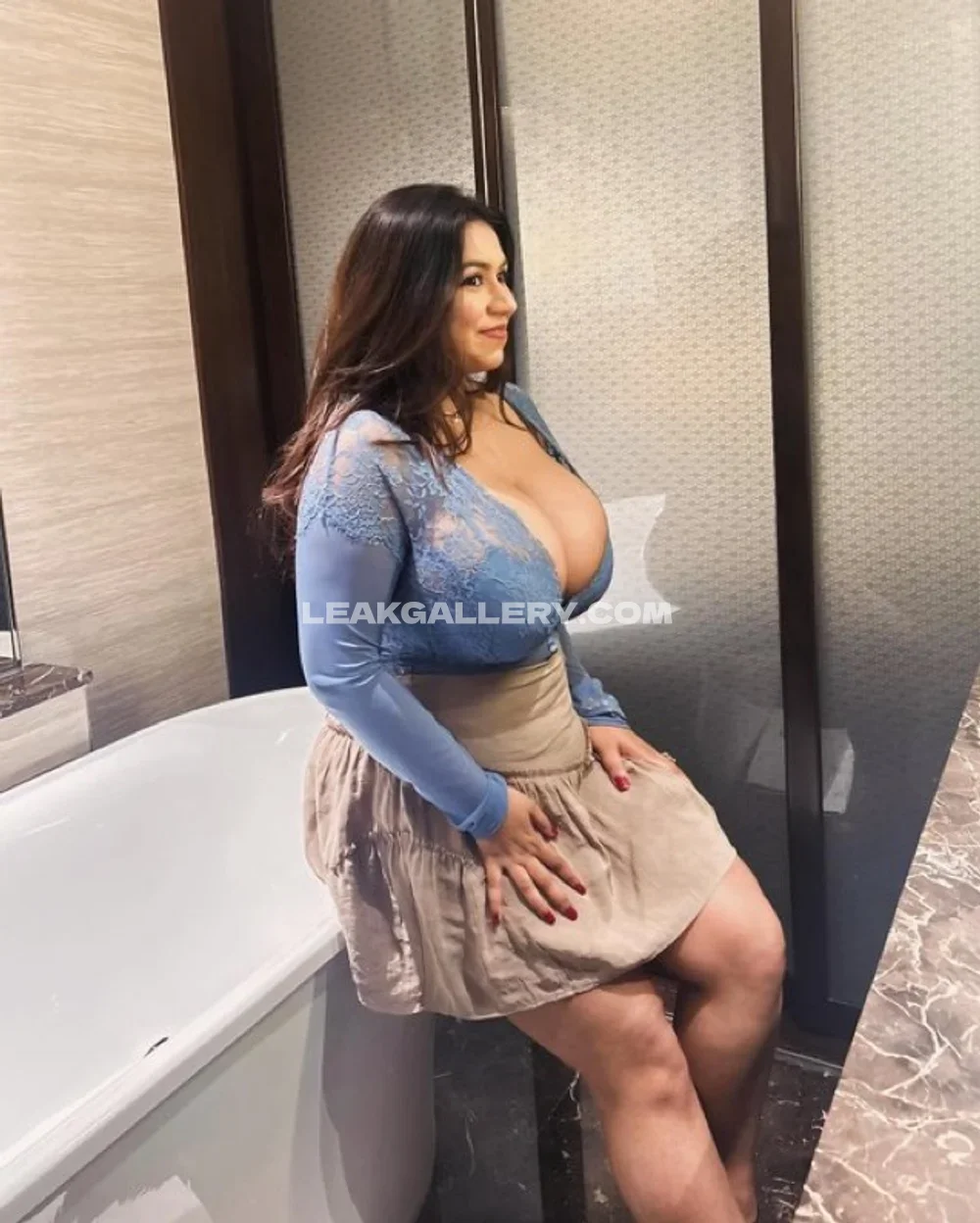 Indian_diva Lace Top And Skirt Pose OnlyFans Photo Leaked