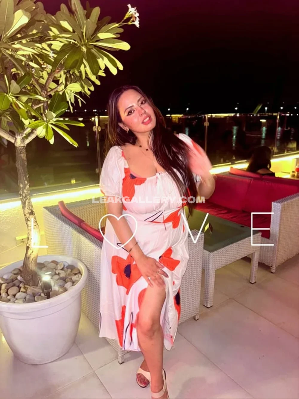Indian_diva Floral Dress Leg Pose OnlyFans Photo Leaked