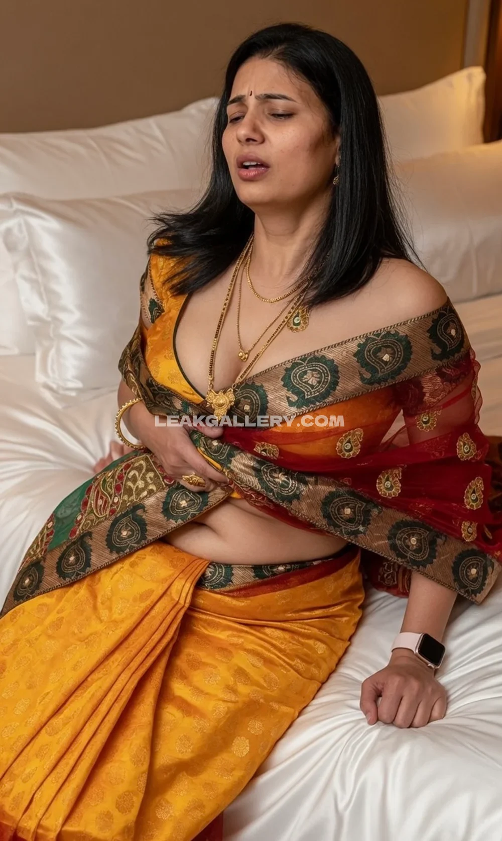 Indian_diva Saree Clad Bed Tease OnlyFans Photo Leaked