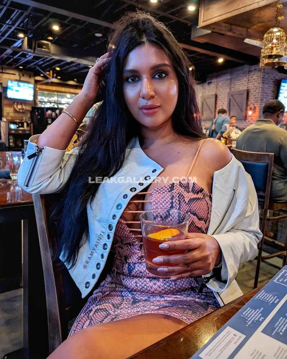 Indian_diva Snake Print Dress Pose OnlyFans Photo Leaked