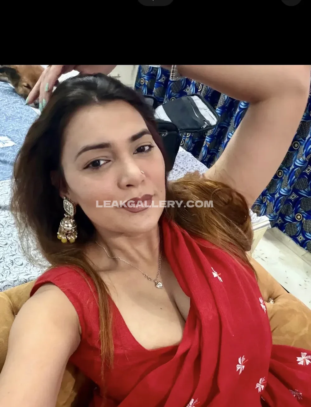 Indian_diva Red Saree Selfie Pose OnlyFans Photo Leaked