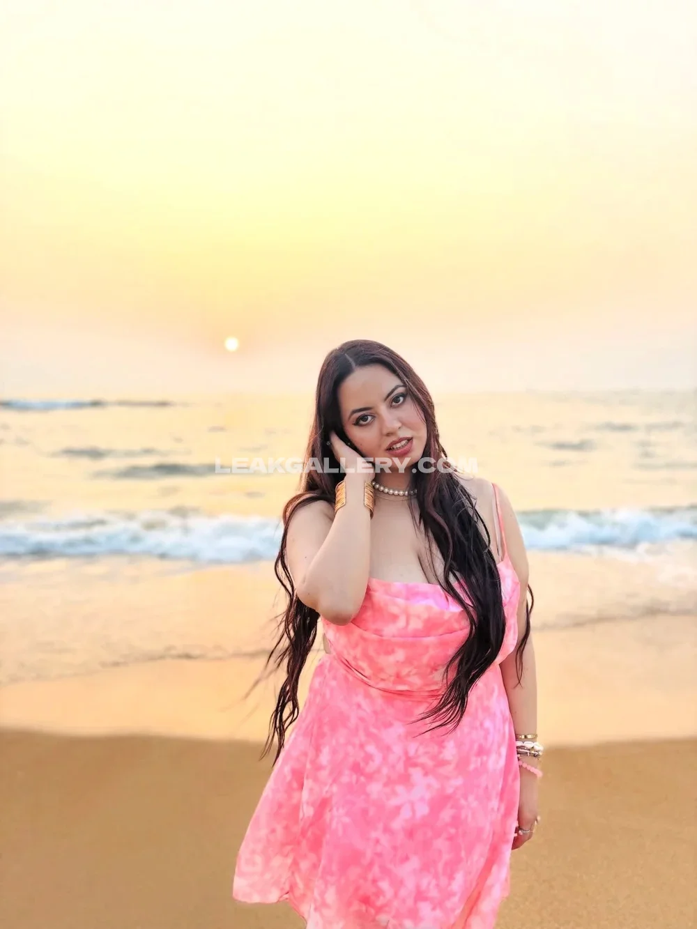 Indian_diva Beachside Pink Dress Pose OnlyFans Photo Leaked