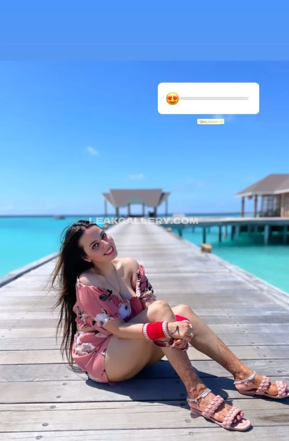 Indian_diva Beachside Floral Dress Pose OnlyFans Photo Leaked