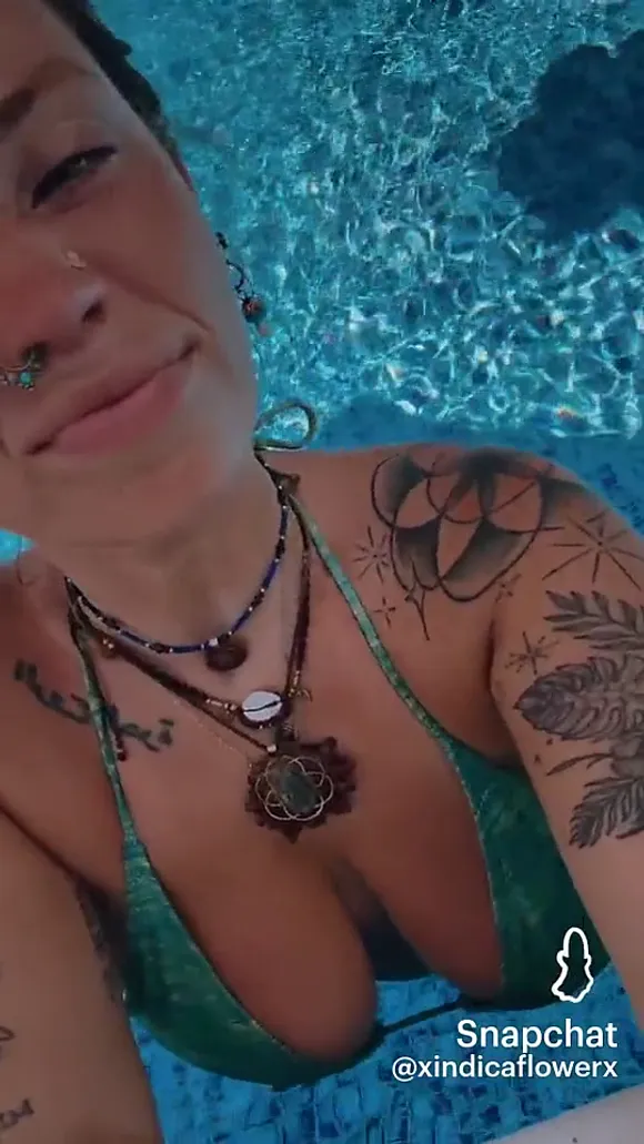 Indicaflower Poolside Bikini Selfie OnlyFans Video Leaked