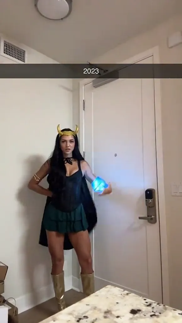 Isabela.adele Cosplay With Glowing Prop OnlyFans Video Leaked