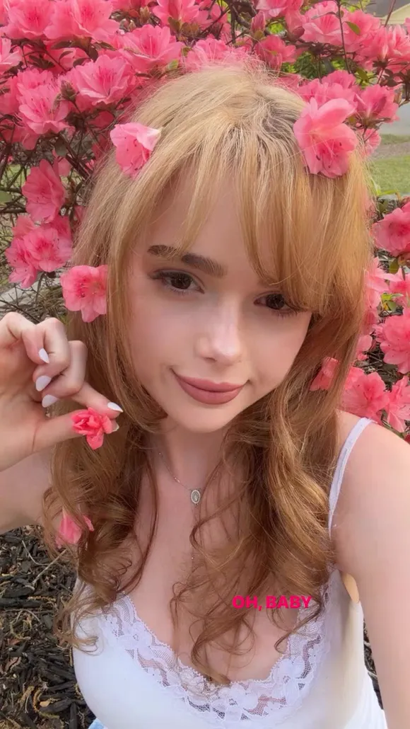 Itsblushdoll Floral Hair Selfie Pose OnlyFans Video Leaked