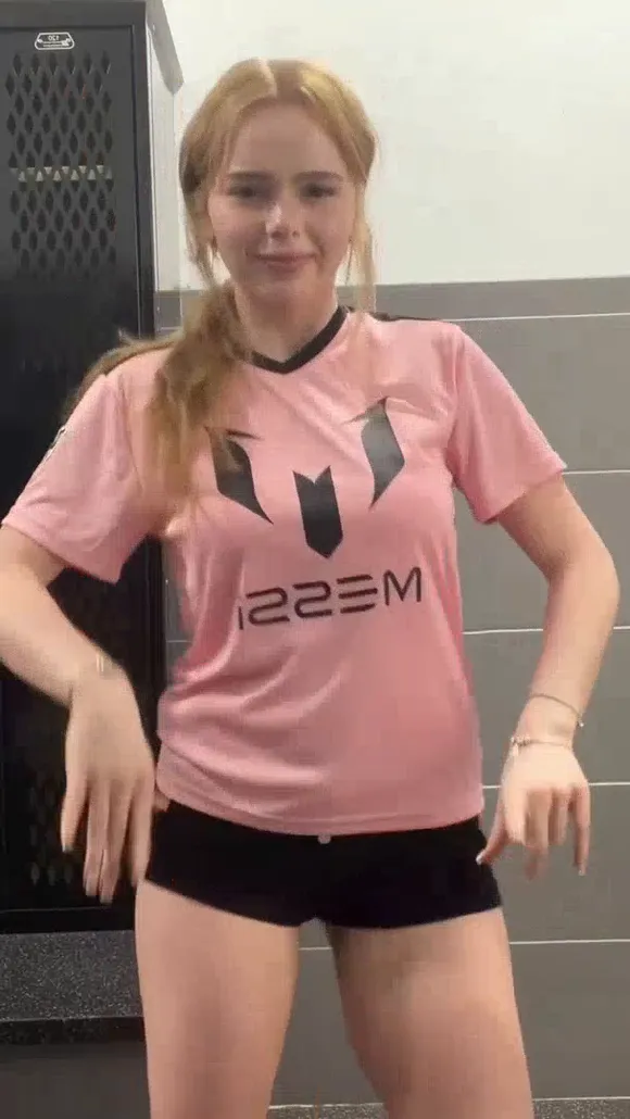 Itsblushdoll Pink Jersey Dance Pose OnlyFans Video Leaked