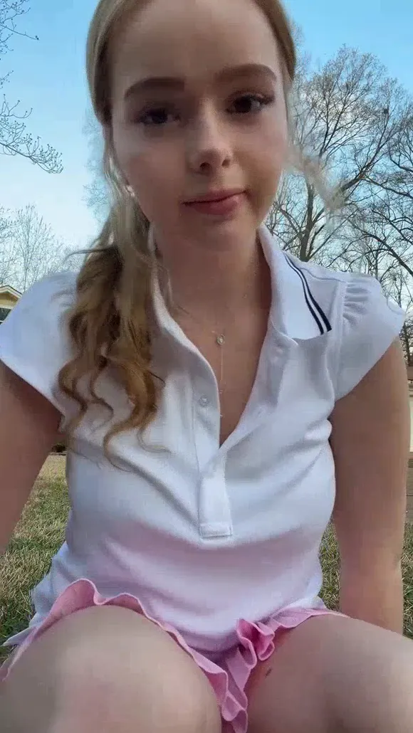 Itsblushdoll Outdoor Selfie Pose OnlyFans Video Leaked