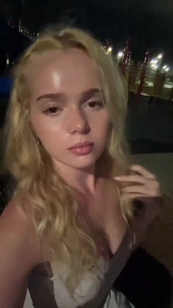 Itsblushdoll Blonde Hair Selfie Pose OnlyFans Video Leaked