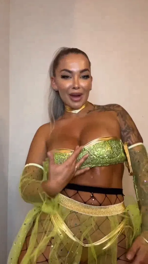 Itshayleydavies Glitter Bra Tease OnlyFans Video Leaked