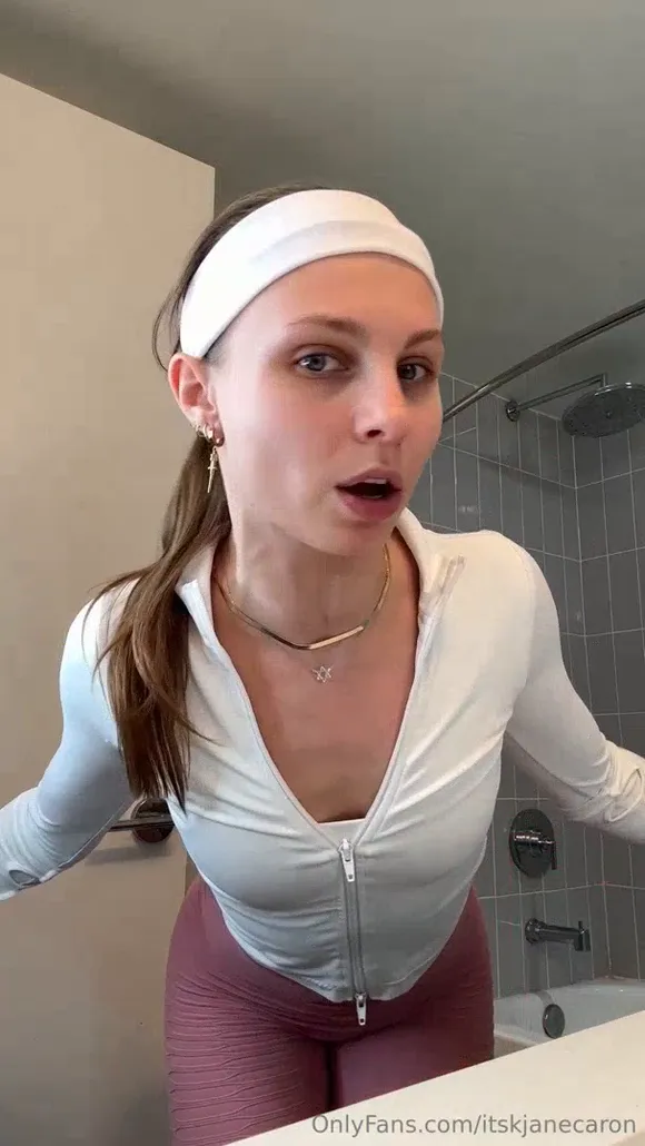 Itskjanecaron Midriff Baring Crop Top OnlyFans Video Leaked