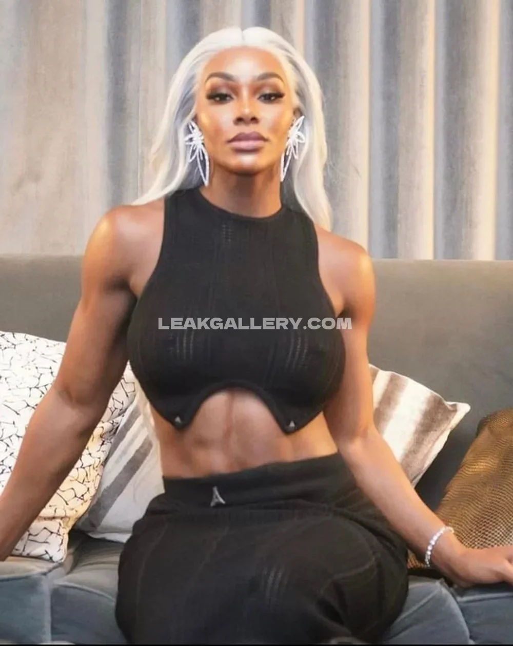 Jadecargill Muscular Abs In Crop Top OnlyFans Photo Leaked