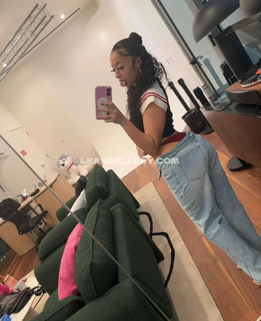 Jaden Newman Jeans Ass Selfie Pose OnlyFans Photo Leaked