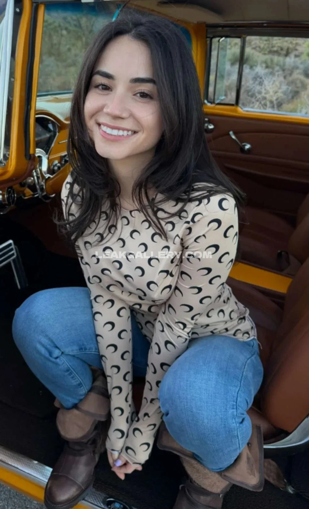 Jamieliz Smiling In Car Interior OnlyFans Photo Leaked