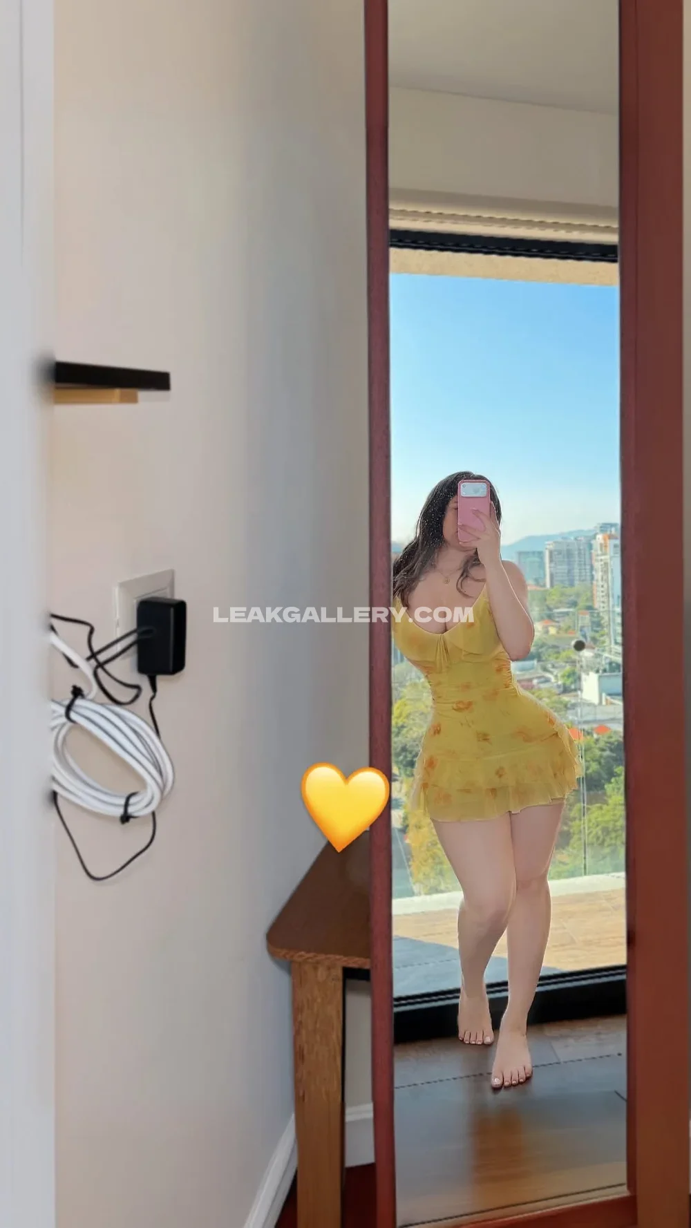 Jasmin.reyeshn Yellow Dress Mirror Selfie OnlyFans Photo Leaked