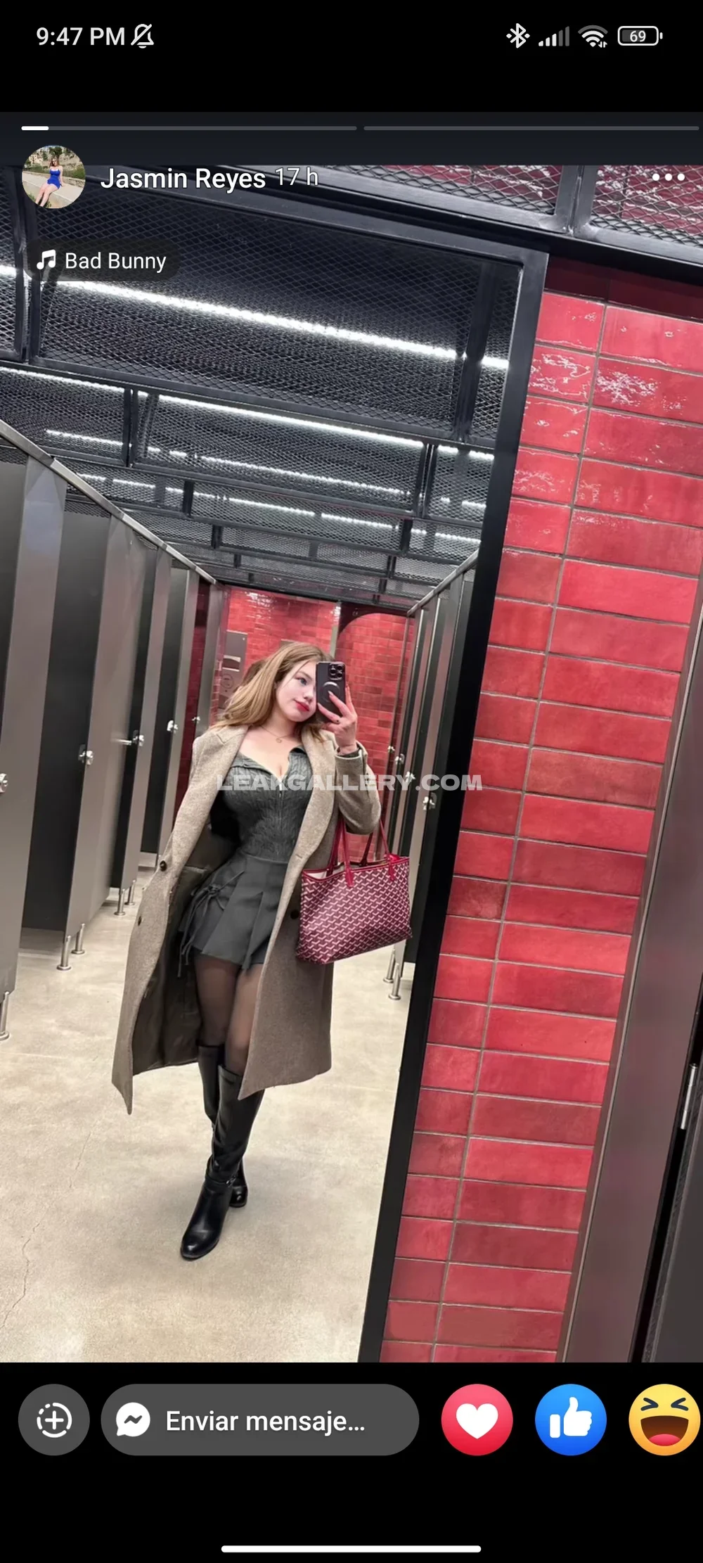 Jasmin.reyeshn Mirror Selfie In Coat OnlyFans Photo Leaked