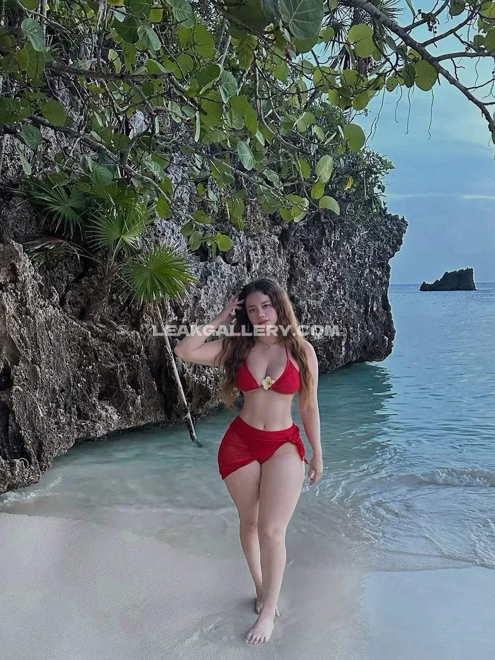 Jasmin.reyeshn Red Bikini Beach Pose OnlyFans Photo Leaked