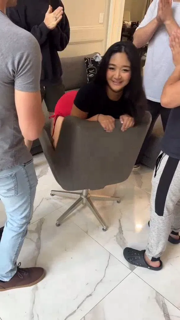 Jasminetea Smiling On Chair OnlyFans Video Leaked