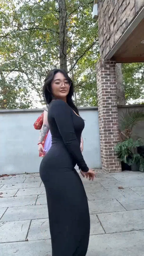 Jasminetea Black Dress Outdoor Pose OnlyFans Video Leaked