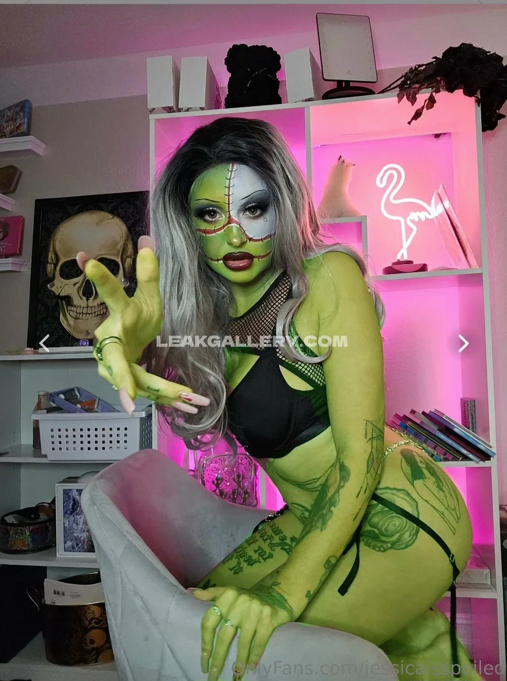 Jessicaisspoiled Green Body Paint Tease OnlyFans Photo Leaked