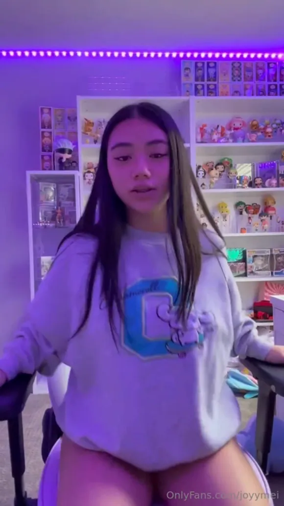 Joymei Sweatshirt Clad Leg Spread OnlyFans Video Leaked