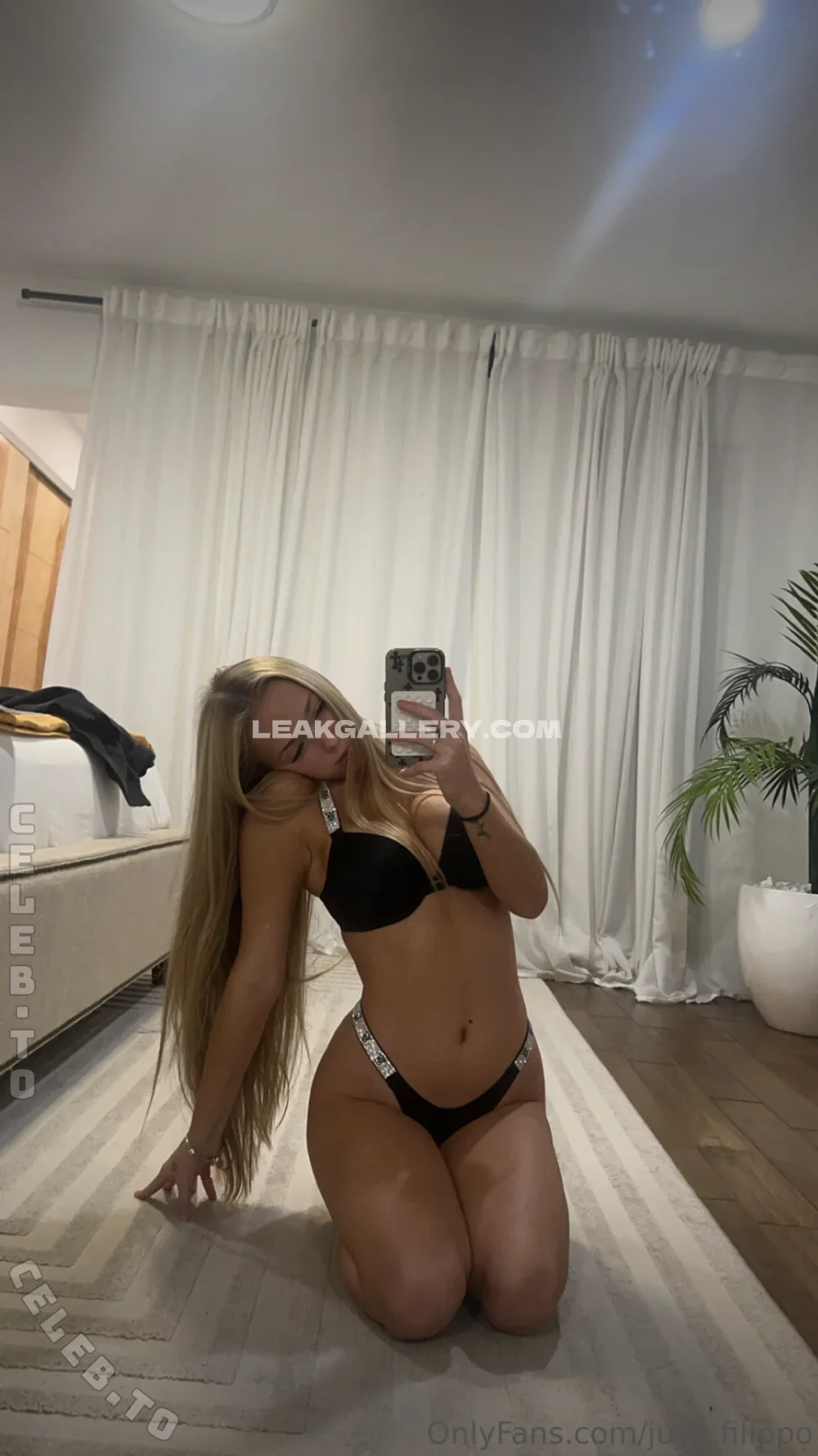 Julia Filippo Kneeling Bikini Mirror Selfie OnlyFans Photo Leaked