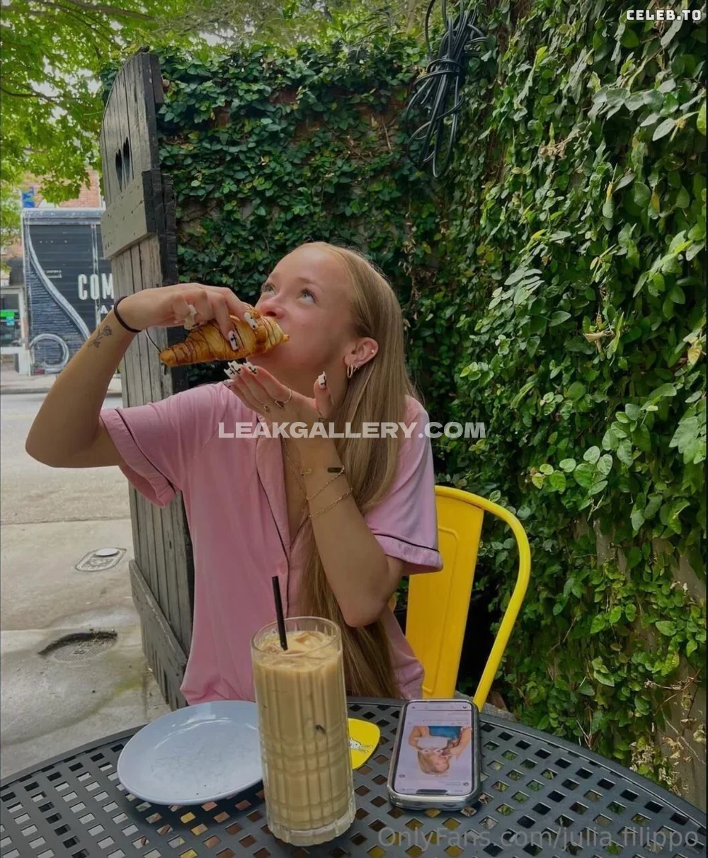 Julia Filippo Pink Shirt Outdoor Snack OnlyFans Photo Leaked