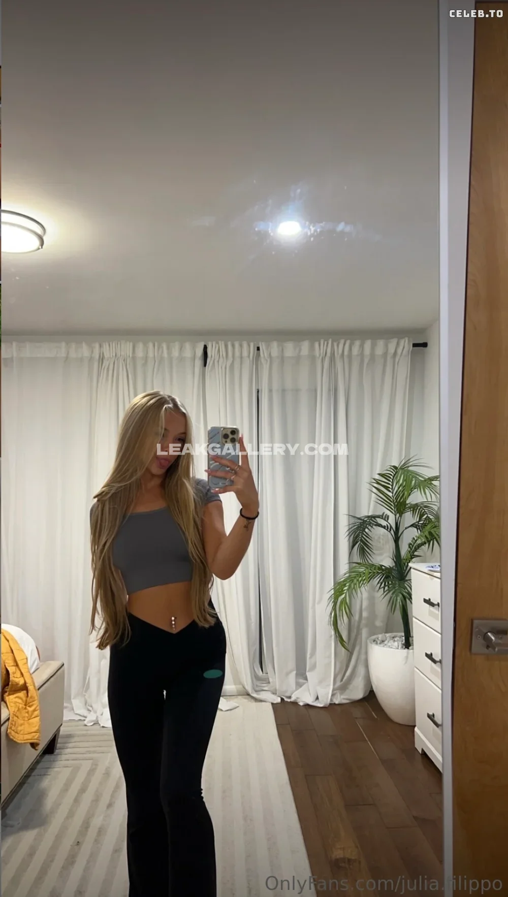Julia Filippo Mirror Selfie In Crop Top OnlyFans Photo Leaked
