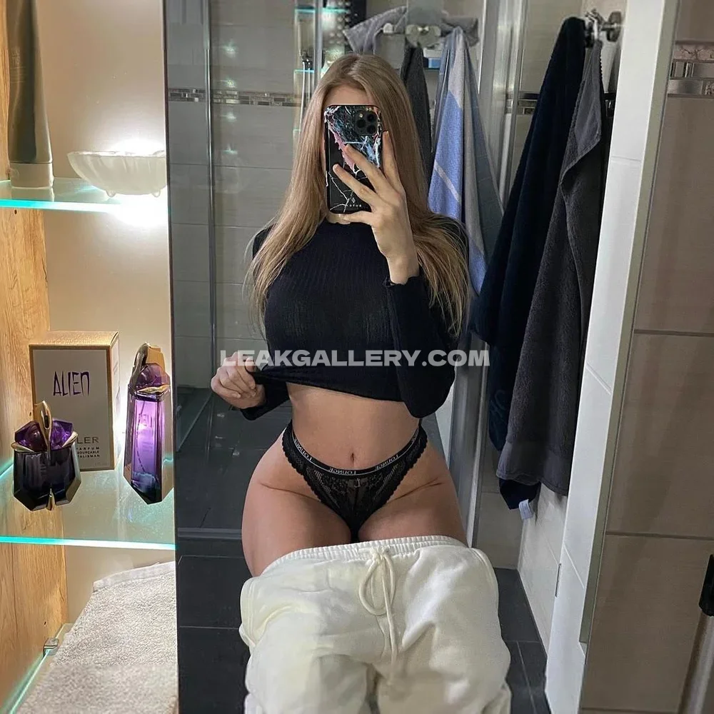 Juliaa420 Mirror Selfie In Lingerie OnlyFans Photo Leaked