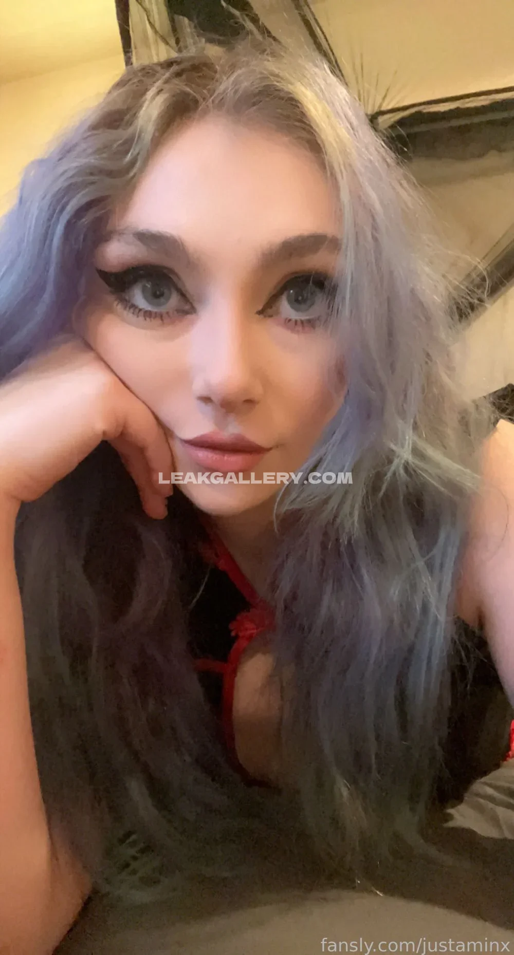 Justaminx Blue Hair Selfie Pose OnlyFans Photo Leaked