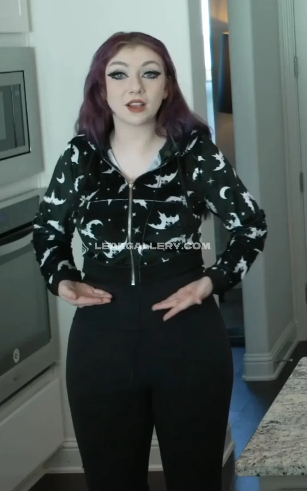 Justaminx Moon Print Hoodie Pose OnlyFans Photo Leaked