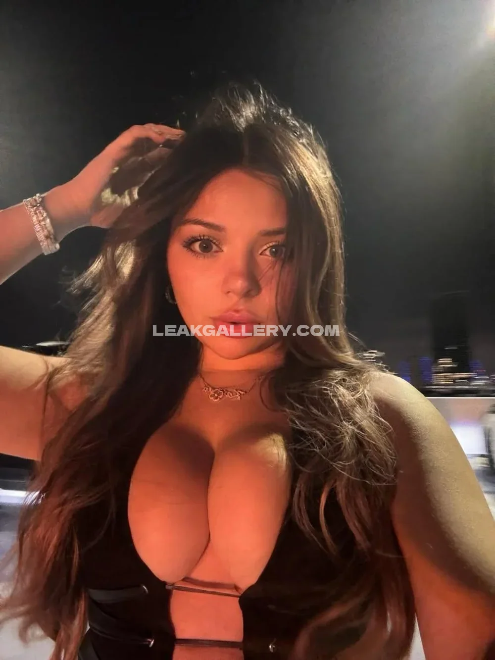 Katianakay Deep Cleavage Selfie Pose OnlyFans Photo Leaked
