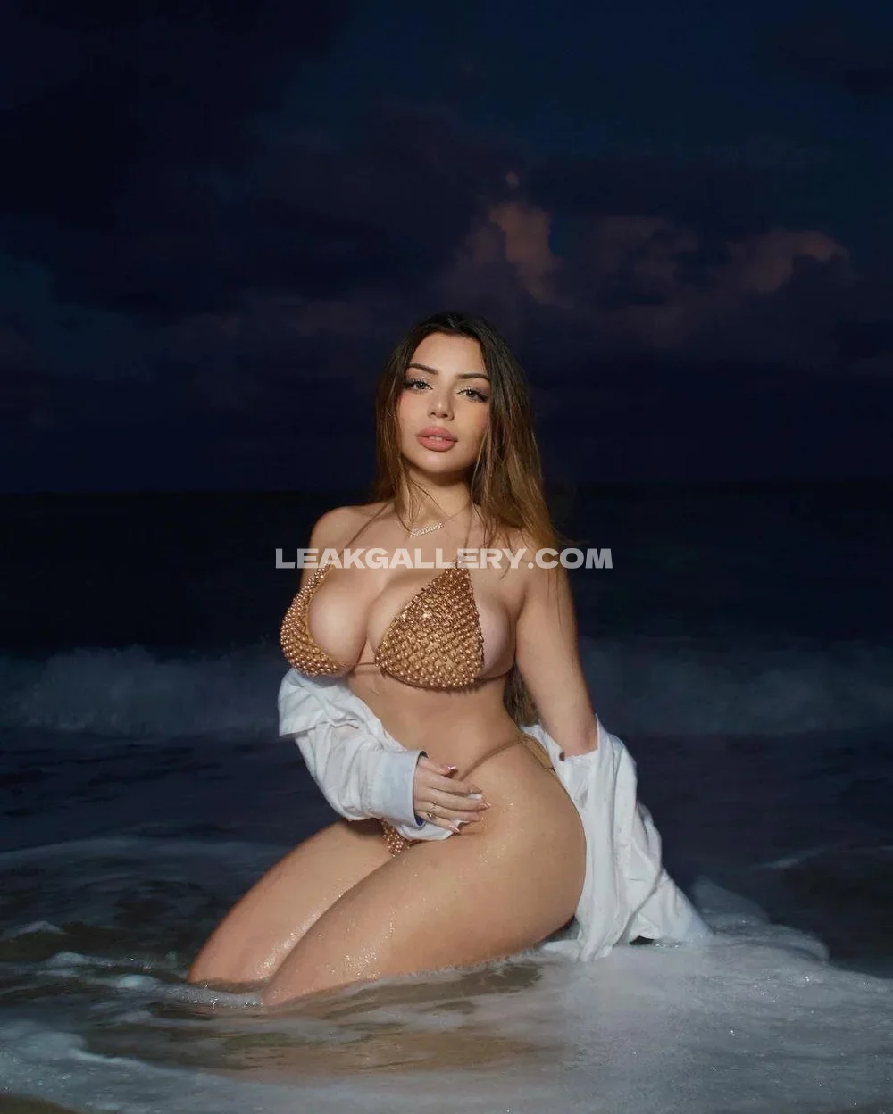 Katianakay Bikini Beach Pose OnlyFans Photo Leaked