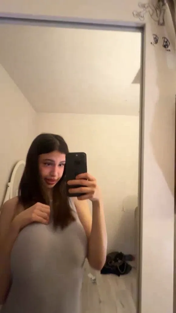 Katkixi Mirror Selfie In Tank Top OnlyFans Video Leaked