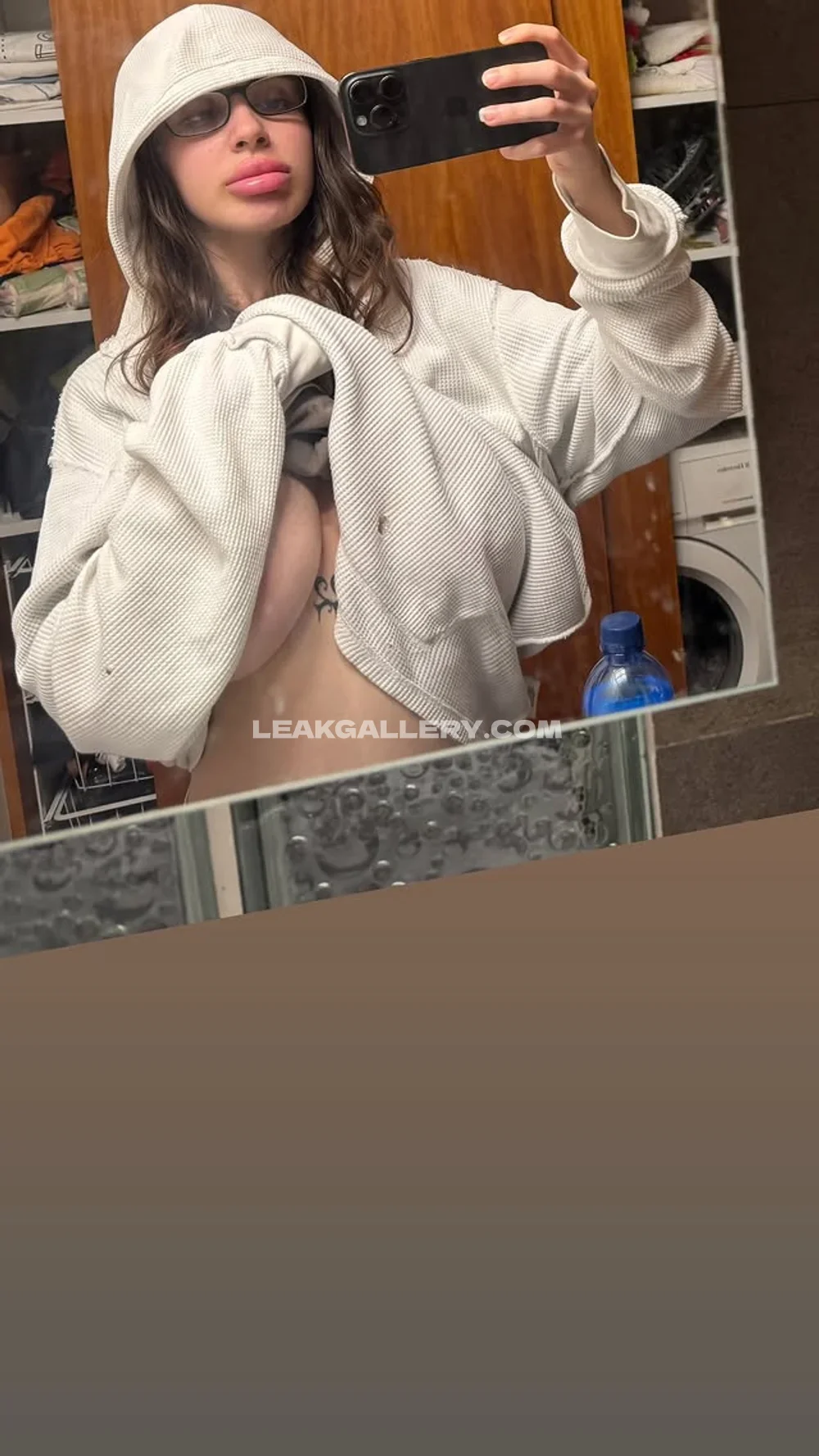 Katkixi Hoodie Topless Mirror Selfie OnlyFans Photo Leaked