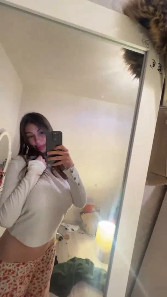 Katkixi Mirror Selfie In Crop Top OnlyFans Video Leaked