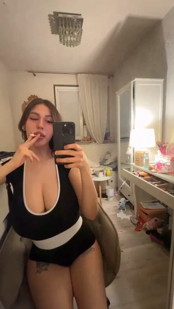 Katkixi Black Swimsuit Mirror Selfie OnlyFans Video Leaked