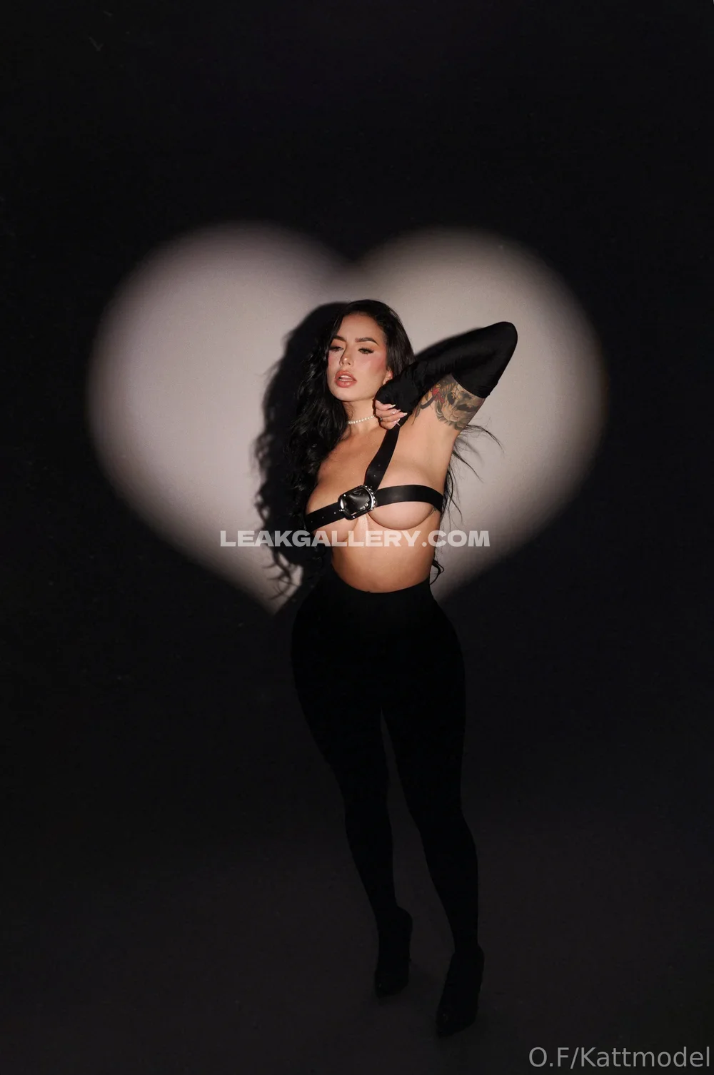 Kattmodel Black Bodysuit Pose OnlyFans Photo Leaked