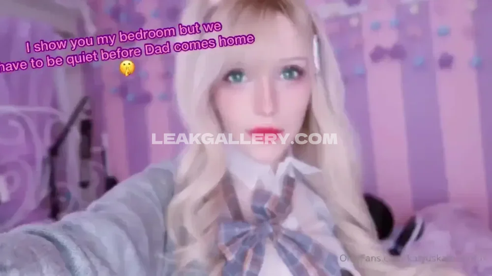 Katyuskamoonfox Schoolgirl Outfit Selfie OnlyFans Photo Leaked