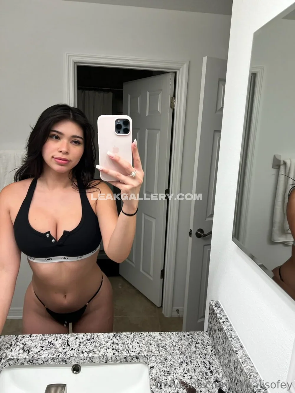 Kawaiisofey Black Bra Mirror Selfie OnlyFans Photo Leaked