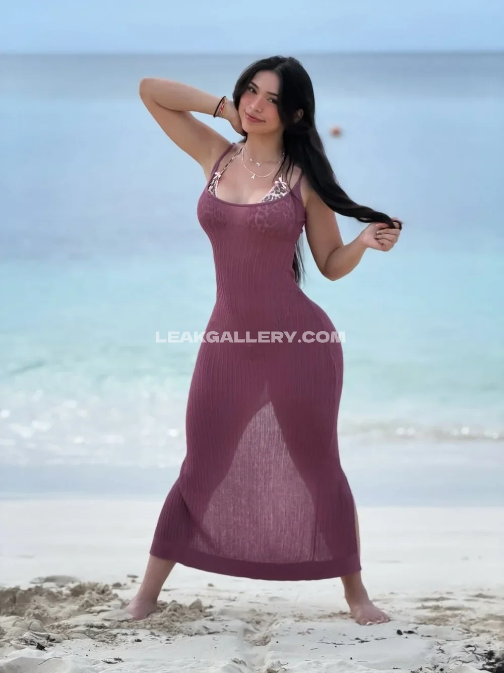 Kawaiisofey Beach Dress Pose OnlyFans Photo Leaked