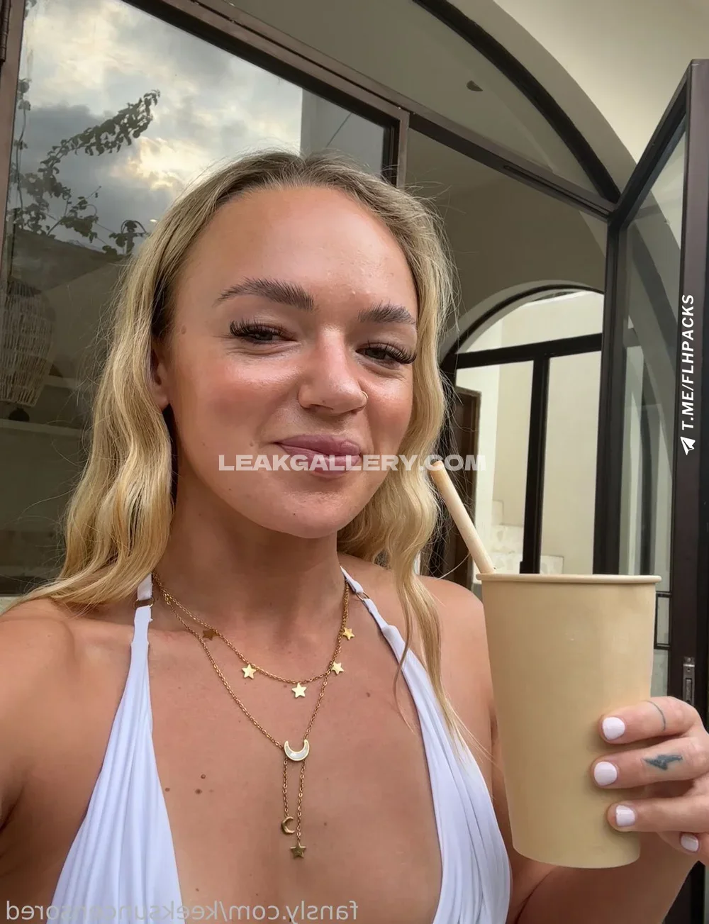 Keeksuncensored Blonde Hair Selfie Sip OnlyFans Photo Leaked