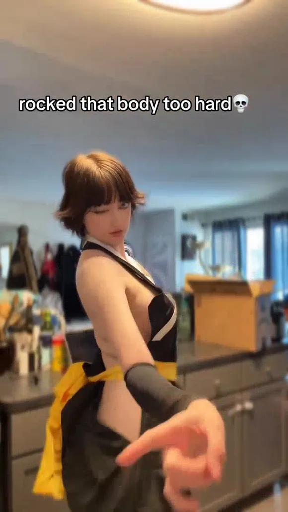 Kenalialuv Black And Yellow Bodysuit Pose OnlyFans Video Leaked