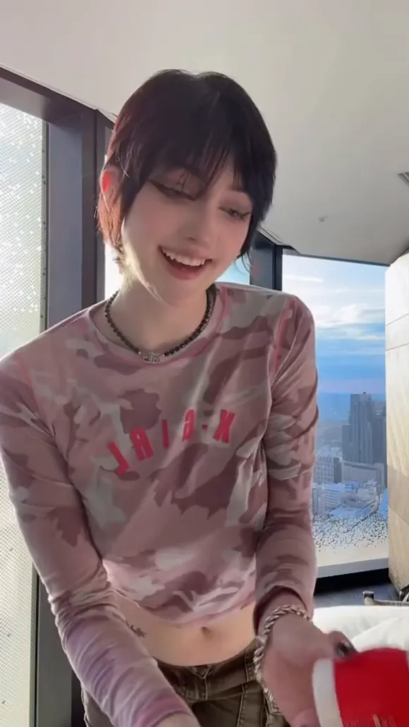 Kenalialuv Smiling Crop Top Reveal OnlyFans Video Leaked