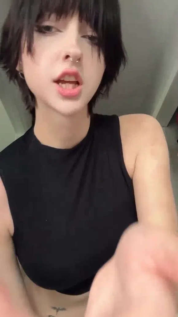 Kenalialuv Black Crop Top Selfie OnlyFans Video Leaked