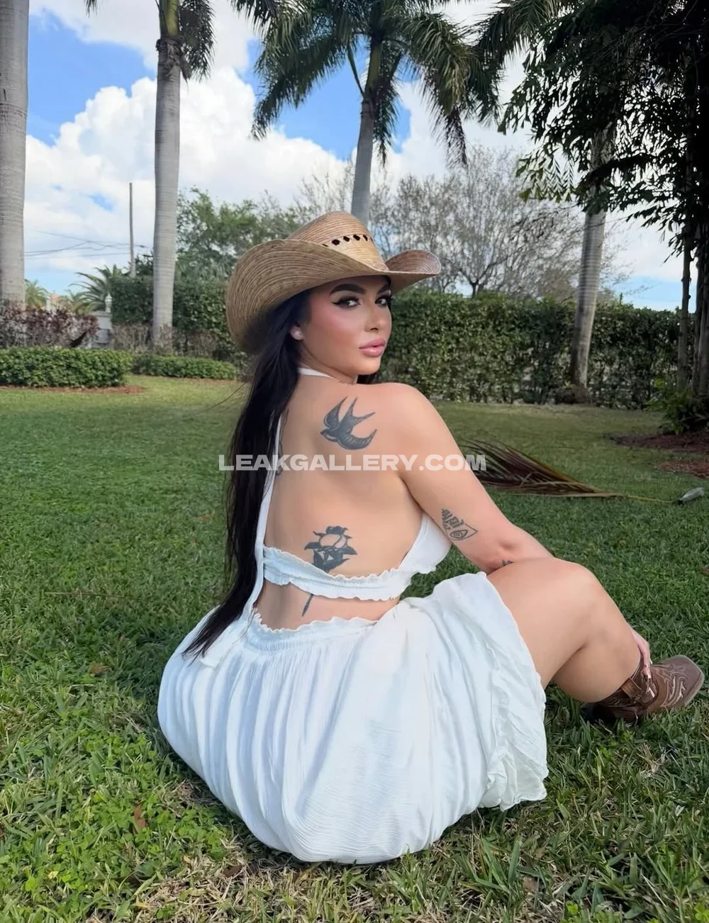 Kileylynn_ Tattooed Back In Cowboy Hat OnlyFans Photo Leaked