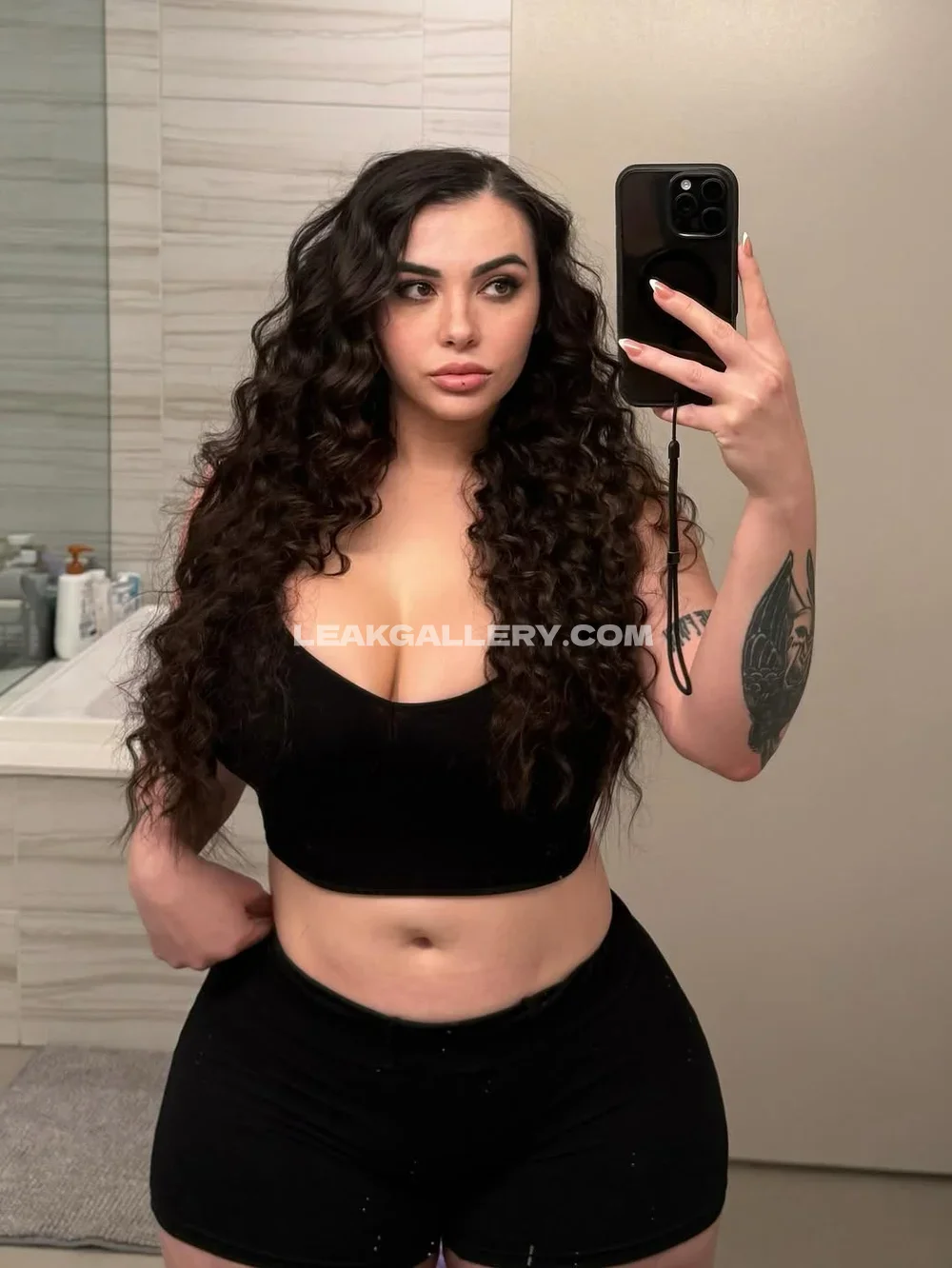 Kileylynn_ Black Crop Top Selfie OnlyFans Photo Leaked