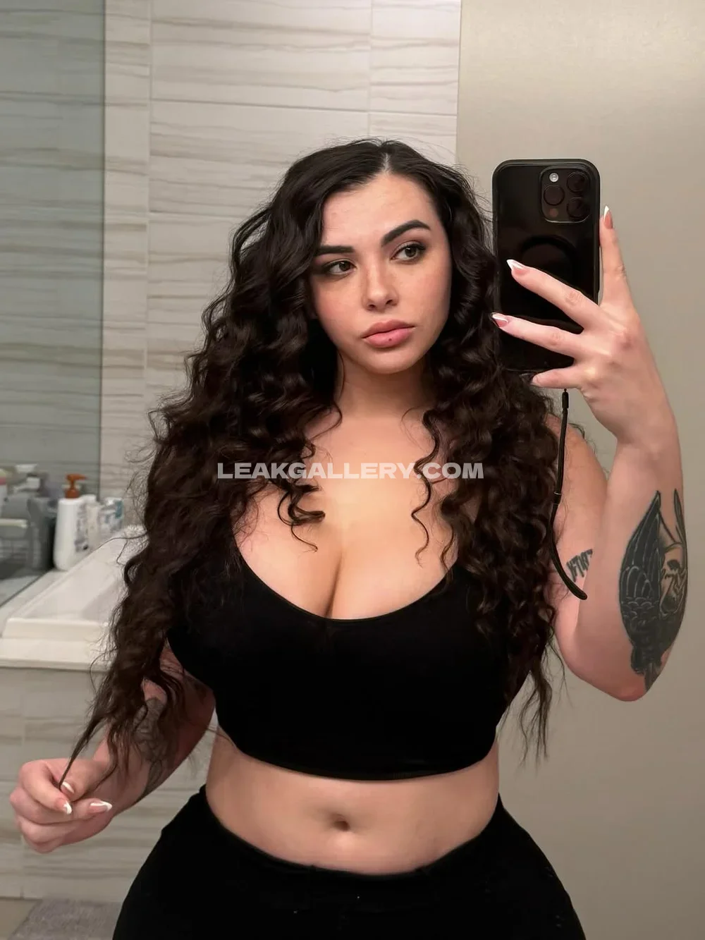 Kileylynn_ Curly Hair Mirror Selfie OnlyFans Photo Leaked