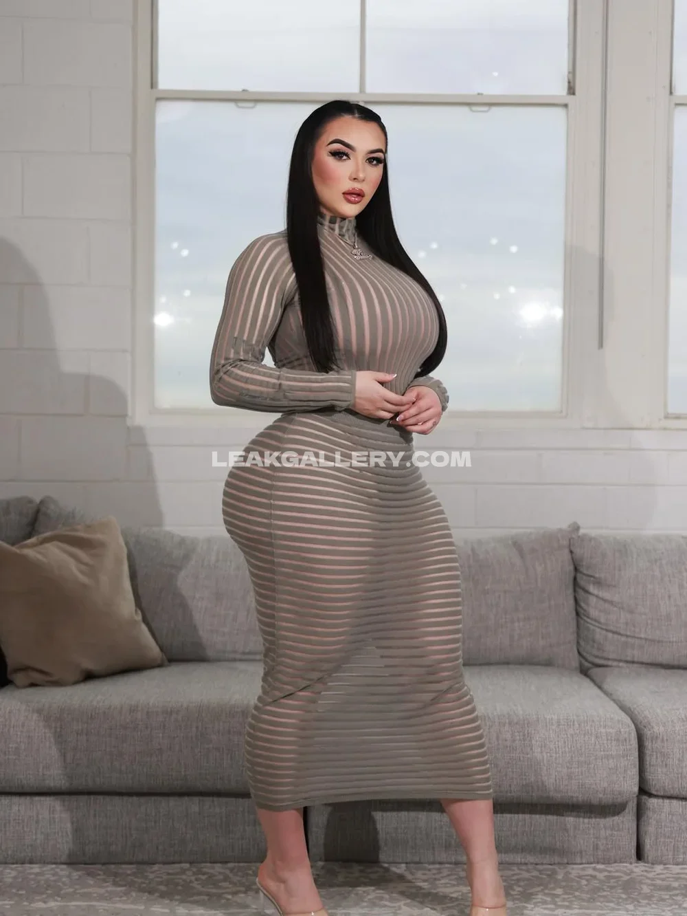 Kileylynn_ Tight Striped Dress Pose OnlyFans Photo Leaked